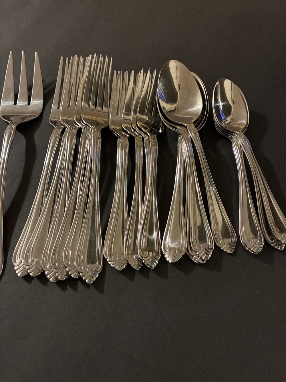 International Stainless Steel Flatware Set Of 22 Dinner Forks Teaspoons Serving
